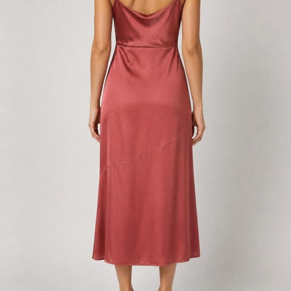 Pretty lavish satin slip dress - Picture 2 of 8